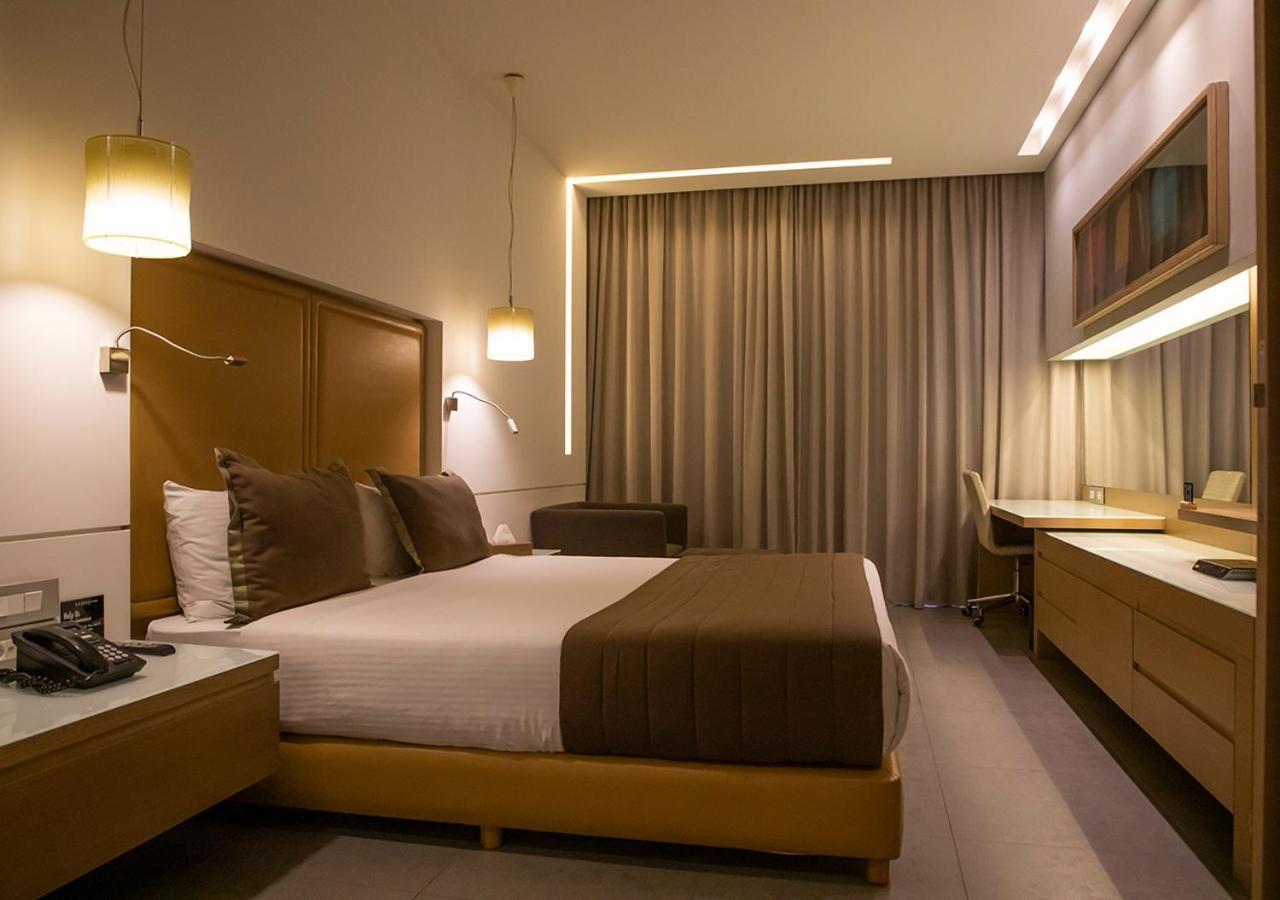 Saifi Suites Hotel Beirute Exterior foto